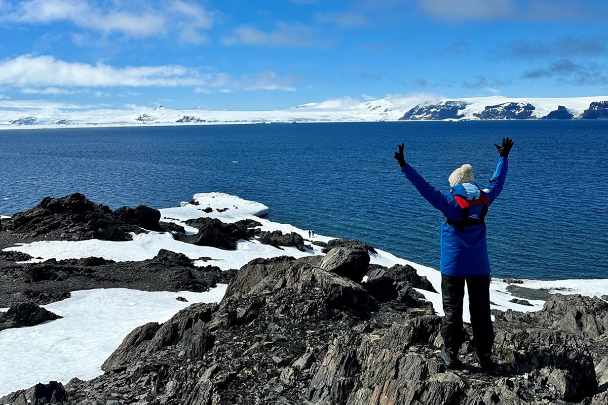 Navigating the Frozen Frontier: A Guide to Antarctica Expedition 